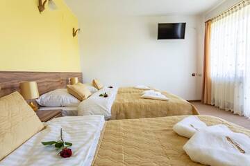 Фото номера Трехместный номер Отель Hotel Góralski Raj г. Новы-Тарг 3