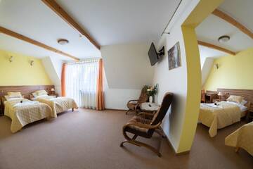Фото номера Четырехместный номер Отель Hotel Góralski Raj г. Новы-Тарг 5