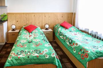 Фото номера Шале с одной спальней Фермерские дома GAZDÓWKA POD JABŁONKAMI г. Новы-Тарг 3